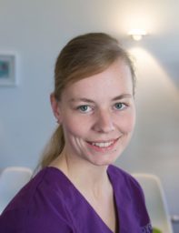 Julia Hösker, Zahnmedizinische Fachangestellte in der Praxis für Kieferorthopädie von Dr. Katja Oelenberg und Jennifer Ebeling